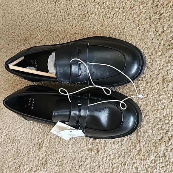 Women’s Jordan Loafer Flats- Black- Size 9.5 - Picture 2 of 5